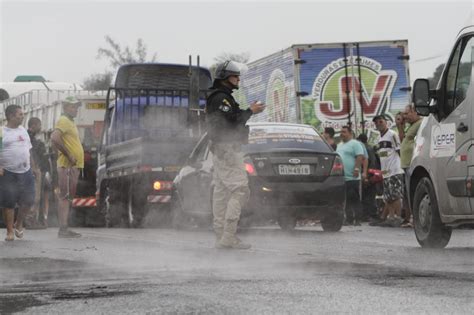 Caminhoneiros Apoiadores De Bolsonaro Continuam Nas Rodovias Do Rio MH