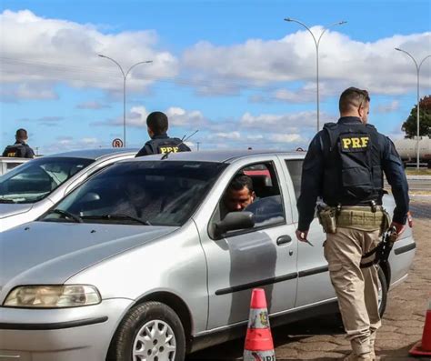 PRF orienta motoristas na volta para casa após o carnaval