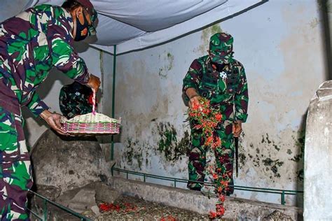 Pangdam Hasanuddin Ziarah Makam Raja Gowa Dan Raja Bone