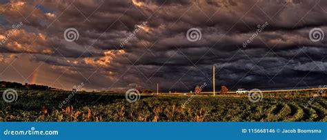 Nuvens De Tempestade Poderosas E Bonitas No Por Do Sol Fora De Sioux