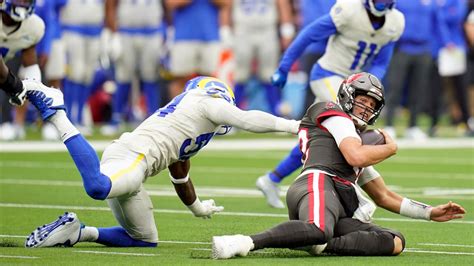 Los Angeles Rams Linebacker Leonard Floyd Takes Down Tampa Bay