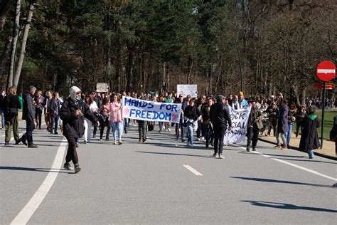 Honderden Manifestanten Protesteren In Ter Kamerenbos Tegen