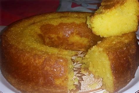 Bolo De Milho Cremoso Feito Milho De Lata Queijo E Coco Ralado