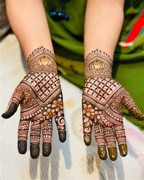 Top More Than 77 Indian Mehndi Designs For Palm Best Vn