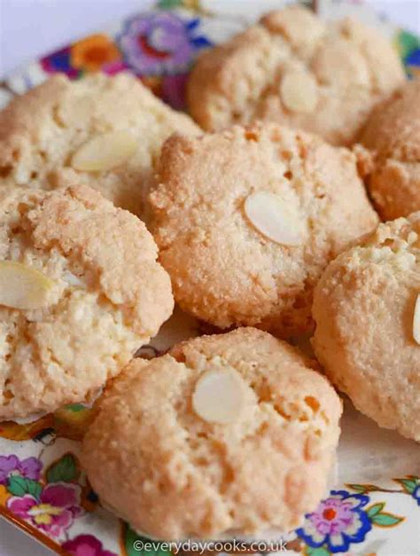 Almond Macaroons The English Kind Everyday Cooks Recipe Almond Macaroons Macaroons