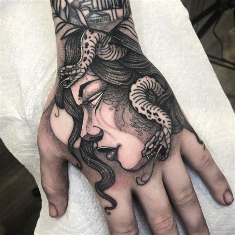 Pin Em Tatuagem De Medusa