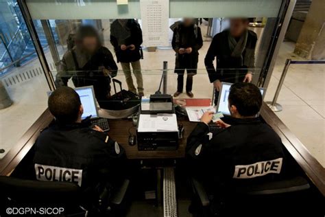 Policier aux frontières Fiches métiers Images