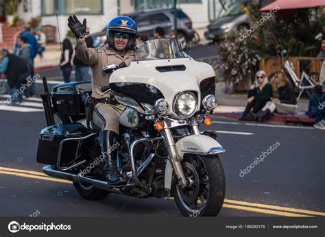 California Highway Patrol Officer Motorcycle Waves Crowd Annual Saint Patrick's – Stock ...