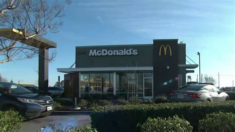 McDonald S Employees Helped Woman Who Mouthed Help Me In Drive Thru