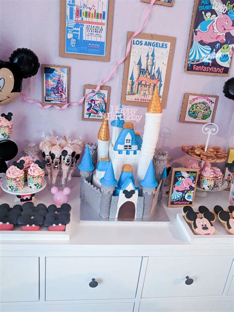 Catch a secret performance by checking the disneyland showtimes today 33