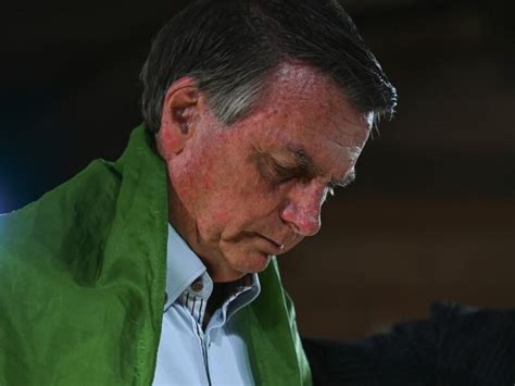 Bolsonaro gastou quase R 700 mil do cartão corporativo a campanha