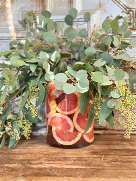 How To Make A Creative Flower Vase Using Sliced Citrus