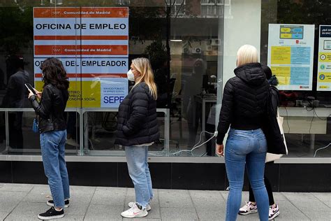 El Paro Baja En 255 300 Personas Hasta Junio Y Se Crean 383 300 Empleos