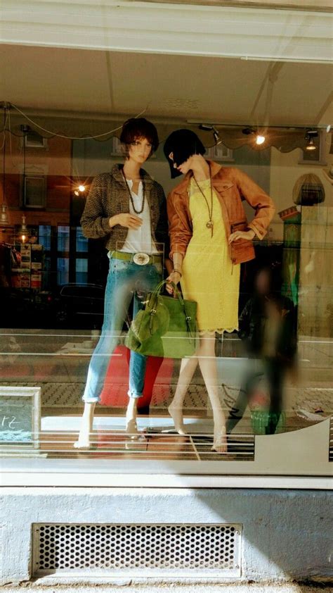 Schaufenster Fr Hling Spring Outfit Visual Merchandising Visual