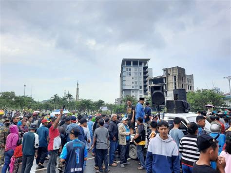 Warga Sei Nayon Unjuk Rasa Di Depan Kantor BP Batam Ulasan Co