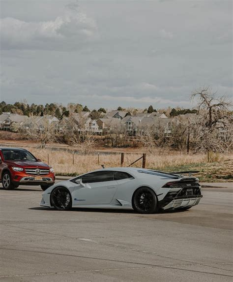 Side View of a Lamborghini · Free Stock Photo