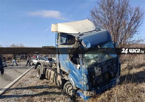 Тежка катастрофа с камион и две коли край Нови пазар има ранен