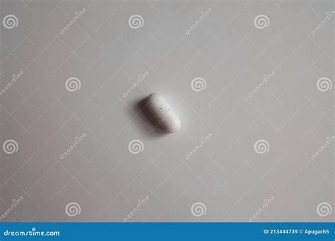 1 White Caplet Of Kelp Dietary Supplement Stock Image Image Of Iodine