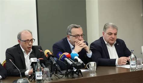 Ըստ Դիւանագէտներու Համահայկական Խորհուրդին. Արտաքին Գործոց ...