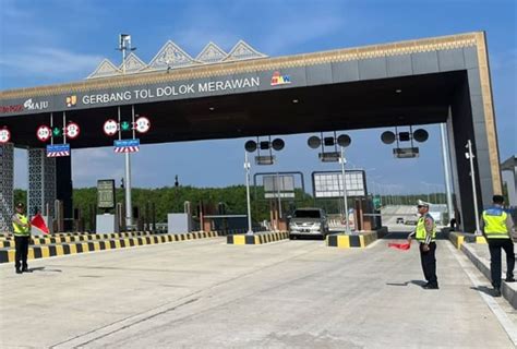 Hari Terakhir Libur Idul Fitri Arus Lalu Lintas Di Pintu Tol Dolok