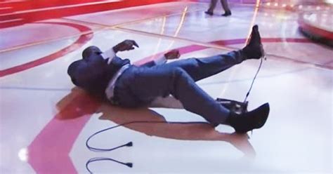 Shaq Falls During Nba Halftime Show Funny Video Ebaums World