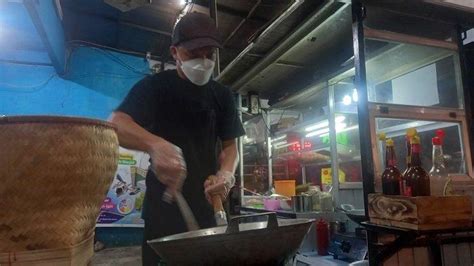 Eks Pegawai Kpk Juliandi Tigor Banting Stir Jualan Nasi Goreng Di