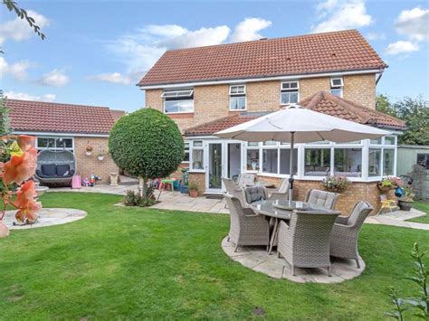 4 Bed Detached House For Sale In Chicksands Avenue Monkston Milton