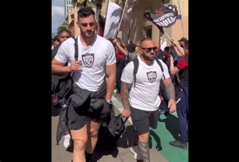 INSOLITE Les joueurs Toulonnais ont traversé la ville de Toulon à