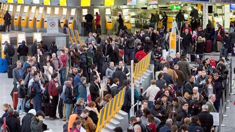 Flughafen Frankfurt Drohne Legt Flugbetrieb Dreiviertelstunde Lahm