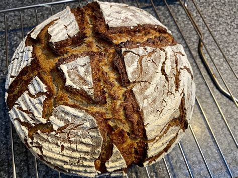 Roggen Brot Mit Sauerteig Einfach Backen Marcel Paa