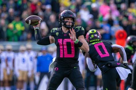 Oregon Ducks Bo Nix Alex Forsyth Earn Pac 12 Weekly Honors