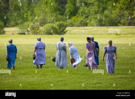 Mennonite Women Stock Photos & Mennonite Women Stock Images - Alamy