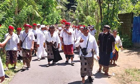 Kelihan Desa Adat Di Karangasem Penyanggra Dalam Menyukseskan Aci