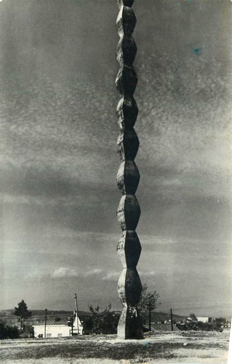 Romania Postcard Tg Jiu Coloana Fara Sfarsit Sculptura C Tin Brancusi