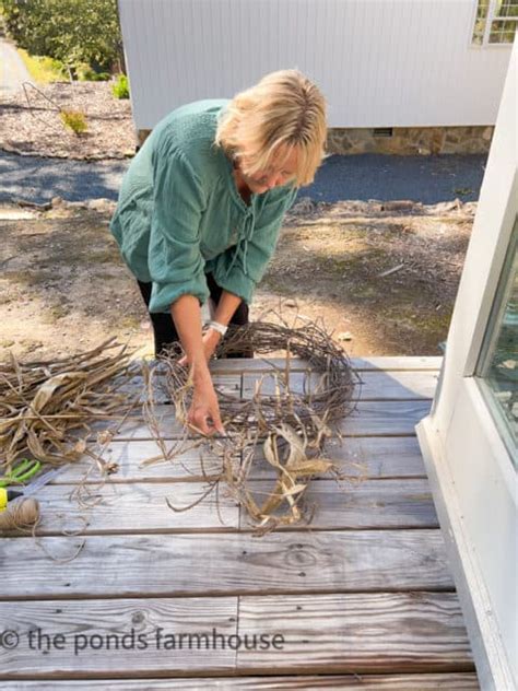 How To Make A Rustic Corn Husk Wreath For Cheap