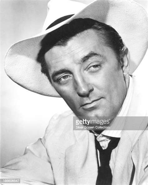 Robert Mitchum Robert Mitchum Photos And Premium High Res Pictures Getty Images