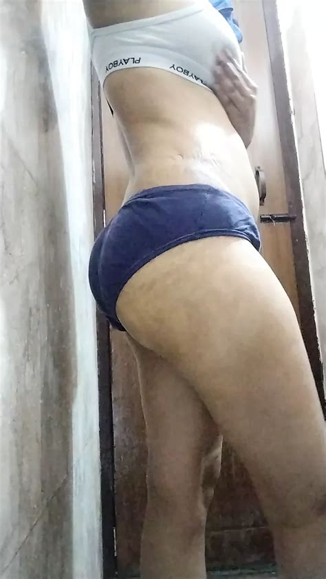 Desi Wife Hot Figure Jab Uatre Kapde Aur Lagaya Saabun Hot Desi Indian Wife Xhamster