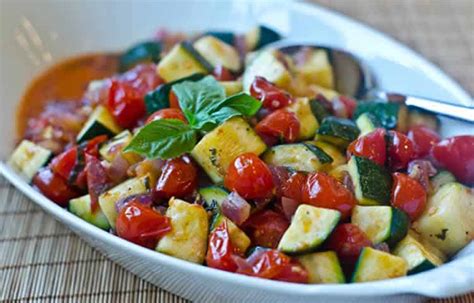 Poêlée de courgettes et tomates pour accompagner votre plat de viande