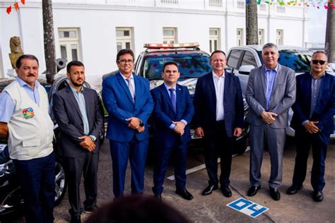 Carlos Brand O Realiza Entrega De Novas Viaturas Da Pol Cia Civil Que