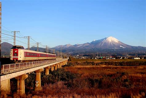 最後の国鉄型特急「やくも」がいよいよファイナルラン 「381系」車両に乗って山陰へ 休暇村奥大山では“引退卒業”にかけて「卒業旅行プラン」を