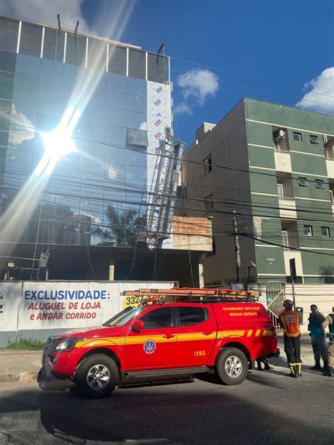 Tr S Homens Ficam Feridos Ap S Queda De Andaime Em Obra No Bairro