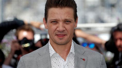 Jeremy Renner Verabschiedete Sich Nach Unfall Von Familie