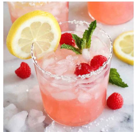 ROSÉ LEMONADE COCKTAIL