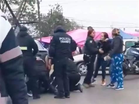 Policías golpean brutalmente a un hombre en Coacalco