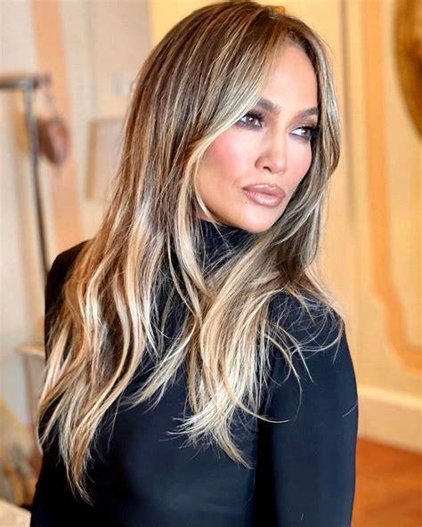 Jennifer Lopez Says She S Back On The Block In Glam Photos As She And