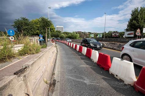 Roma Auto Vola Gi Dal Viadotto Della Magliana Grave Il Conducente