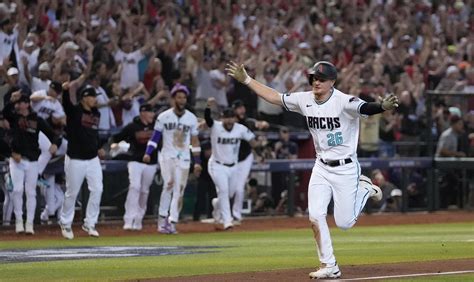 Diamondbacks De Arizona Vencen 2 1 A Filis De Filadelfia Y Resucitan En