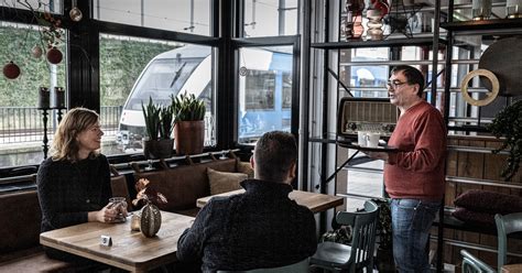 In Oldenzaal lééft het station weer en dat kan elders ook Trouw