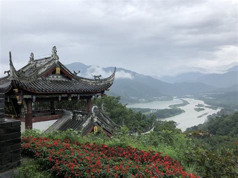 Dujiangyan Irrigation System Tour, travel guide