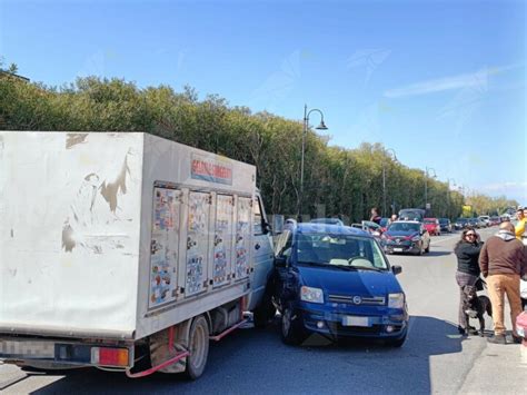 Incidente Sulla Statale 106 A Caulonia Marina 3 Veicoli Coinvolti